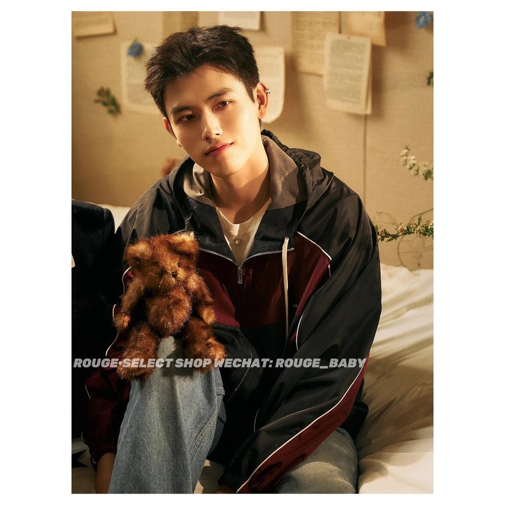 [ROUGE] bomber jacket สไตล์ Chen Feiyu ตัดเย็บลายขวางสีแดง มีฮู้ด สำหรับทั้งชายและหญิง