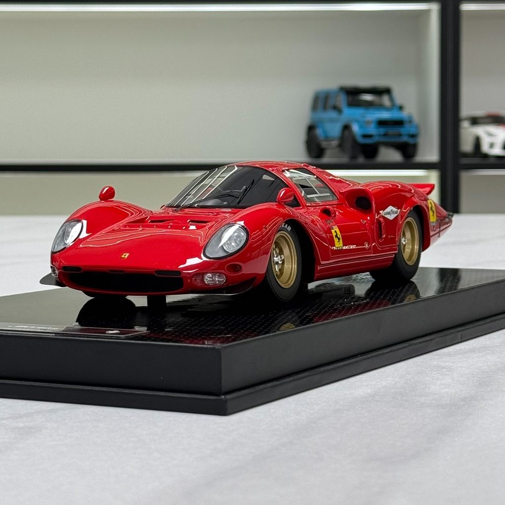 [คลังสินค้าพร้อม] YY รุ่น 1 18 Ferrari Le Mang Edition รถสปอร์ตรุ่น Ferrari 365 P2 LM 1966 สีแดงข้อเ