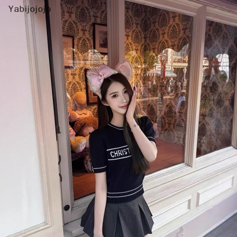 เสื้อผ้าแฟชั่นผู้หญิง ดีไซน์ตัวหนังสือดาวและปักพัฟ แขนวงกลม สไตล์เรียบหรู