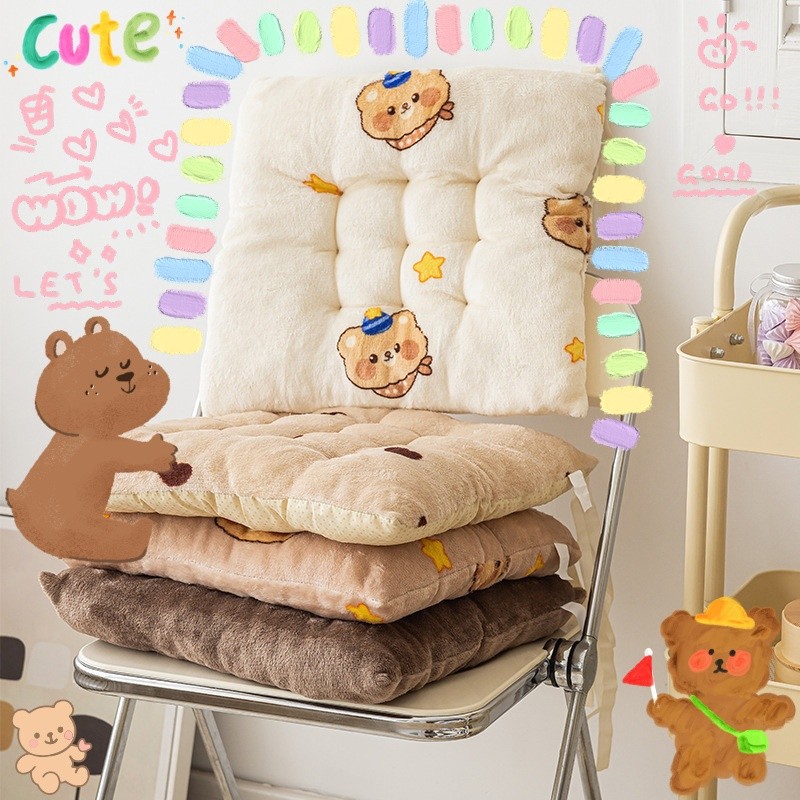 พร้อมส่ง เบาะรองนั่งเก้าอี้ นุ่มแน่น ใช้พิงหลังได้ ขนาด40x40cm ลายการ์ตูนน่ารัก เนื้อผ้านุ่มพิเศษ พร้อมเชือกคล้องเก้าอี้