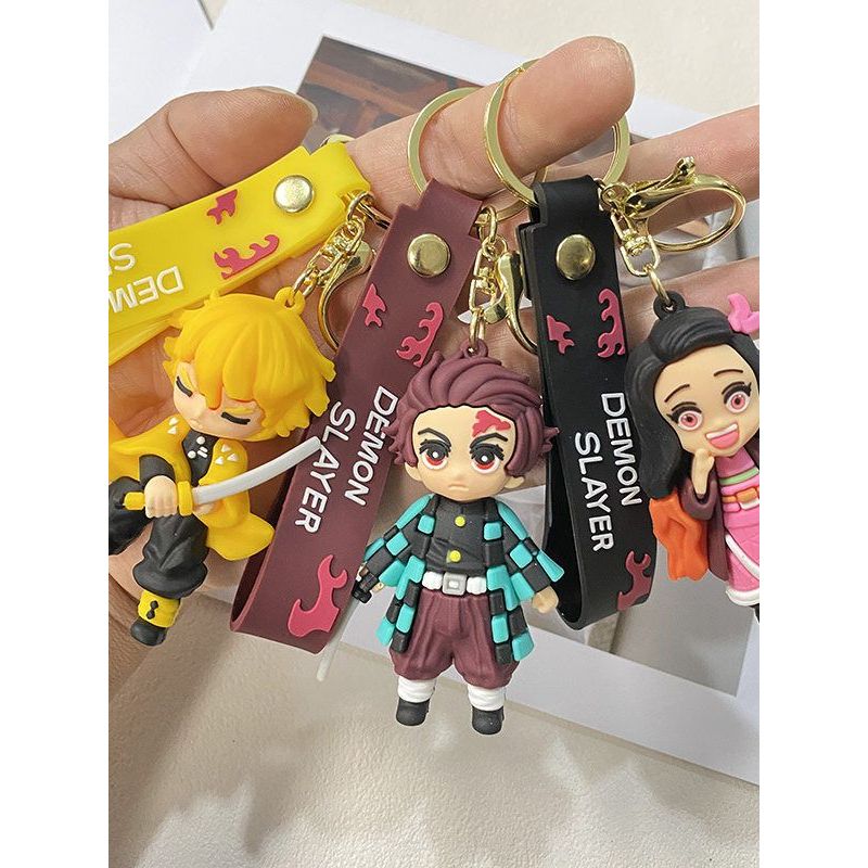 Demon Slayer Nezuko Tanjiro Kyojuro พวงกุญแจสร้างสรรค์อะนิเมะตุ๊กตาจี้พวงกุญแจรถ