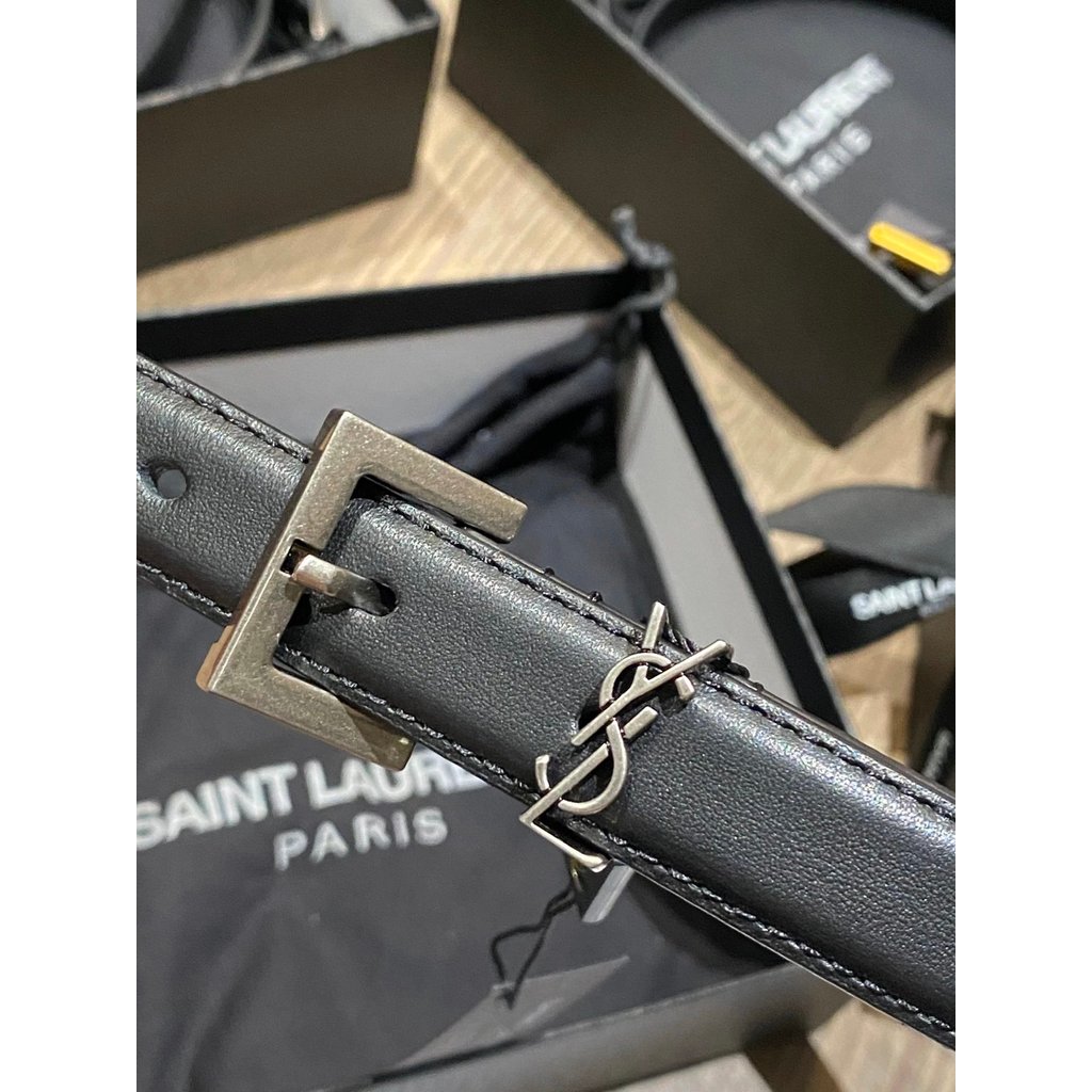 เข็มขัดสตรี YSL First Layer 2.0 ทำจากหนังวัวแท้ ดีไซน์หรูหรา
