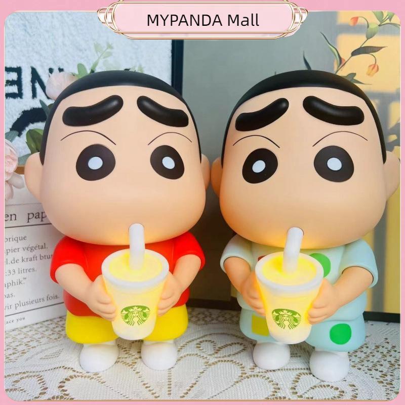 MYPANDA 1 ชิ้นไวนิลนมชาถ้วยเรืองแสงเดสก์ท็อปเครื่องประดับ 25 ซม.ใหม่ Crayon Shin-Chan มือตุ๊กตา Noob