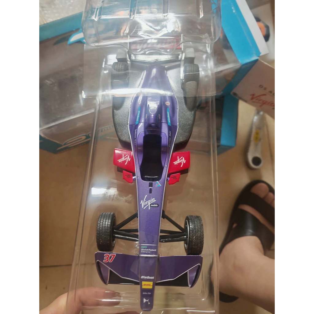 แสงสีเขียว 1: 18 สูตร E Virgin Racing รุ่นวัสดุโลหะผสมยี่ห้อใหม่พร้อมกล่องเดิมรายละเอียดการถ่ายภาพจร