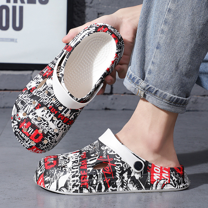 Stepping on Shit Feel Hole รองเท้าผู้ชายฤดูร้อนสวมใส่ด้านนอก 2025 สไตล์ใหม่หนา Soled ขับรถ Anti-Slip Wear-Resist