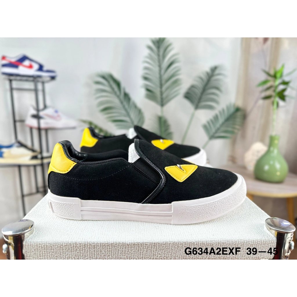 Fendi Little Monster รองเท้าลำลองหนังแกะ มีรายละเอียดโลหะ