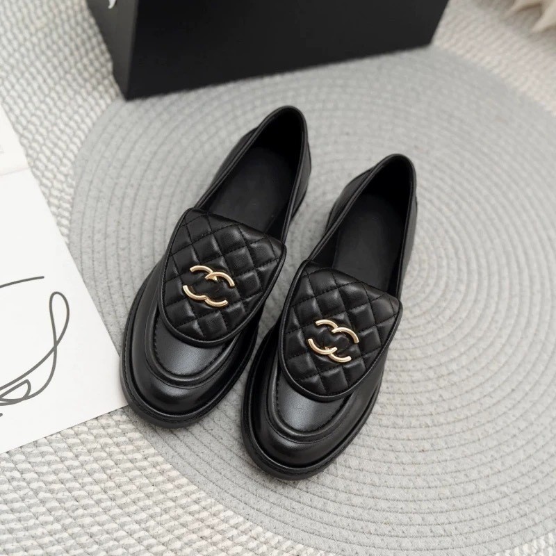 Lingge รองเท้าหนังขนาดเล็กผู้หญิง สไตล์ใหม่ พื้นหนา Retro Slip-On ไม่มีส้น