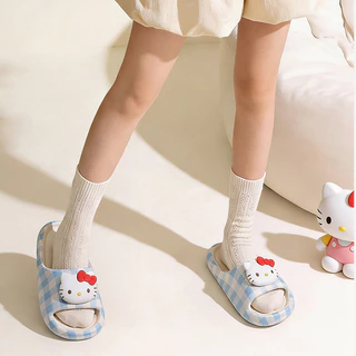 Flip-flop จริงจาก Sanrio สไตล์การ์ตูนสำหรับผู้หญิง ออกแบบมาเพื่อฤดูร้อน มีฟังก์ชันกันลื่นใช้ได้ทั้งภายในและภายนอก