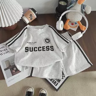 MooDeng Baby เสื้อ+กางเกง ชุดเซตเด็กชาย สกรียลาย สีครัม สีเทา แขนสั้น ขาสั้น ผ้าฝ้าน นุ่ม ใส่สบาย