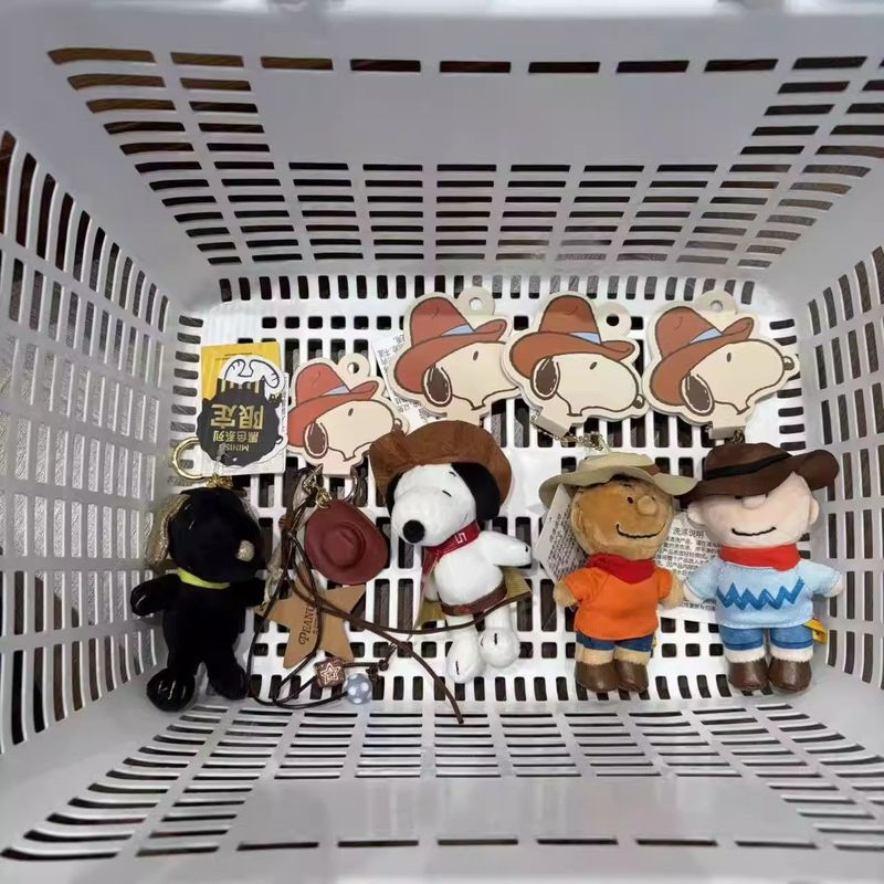 MINISO MINISO MINISO จี้ผ้ากํามะหยี่ Snoopy Western Denim Series yy3.23