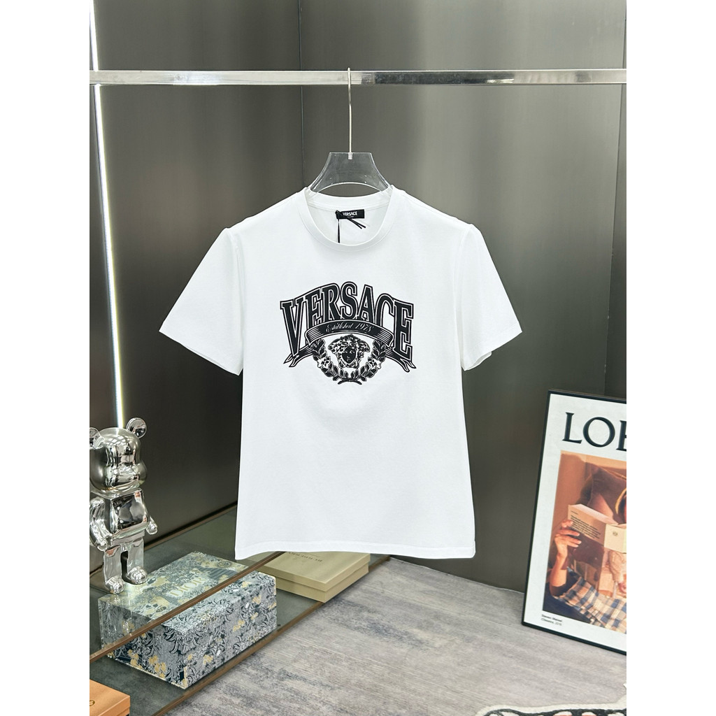 Versace เสื้อยืดแขนสั้นสำหรับทั้งผู้ชายและผู้หญิง สไตล์กีฬาและลำลอง
