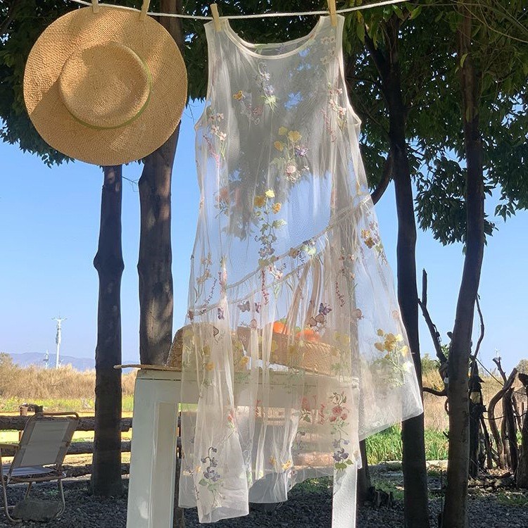 Verve ตู้เสื้อผ้าหลวม Layered Outerwear สําหรับผู้หญิงพร้อมการออกแบบแขนกุดและเย็บปักถักร้อยตาข่ายเหม