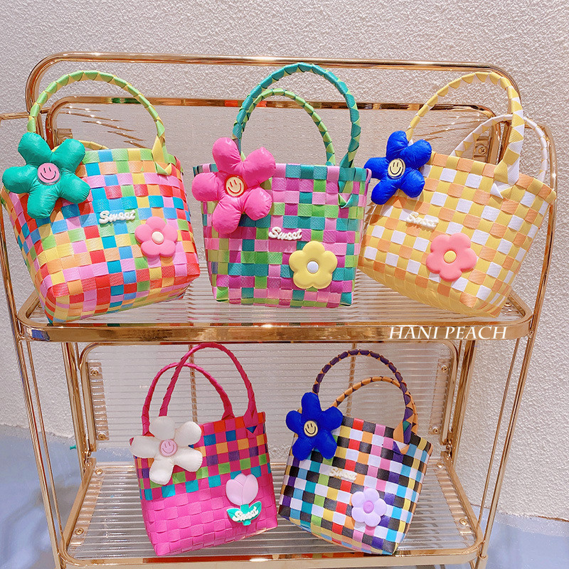 HD6286A06 แฟชั่นสาวลงหน้ายิ้มดอกไม้ Col HD6286A06时尚 女少绒 ดอกไม้ 羽彩色 knited 菜子手小方包0108BZSNP