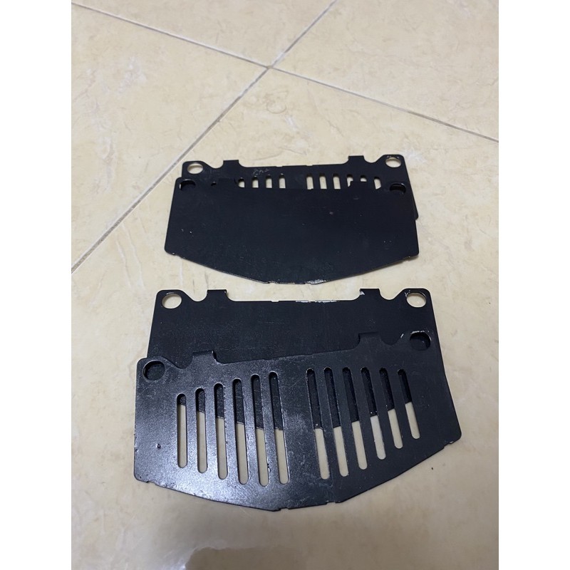 แผ่นรองผ้าเบรคหน้า skyline r32 r33 r34gts สินค้าตรงปก