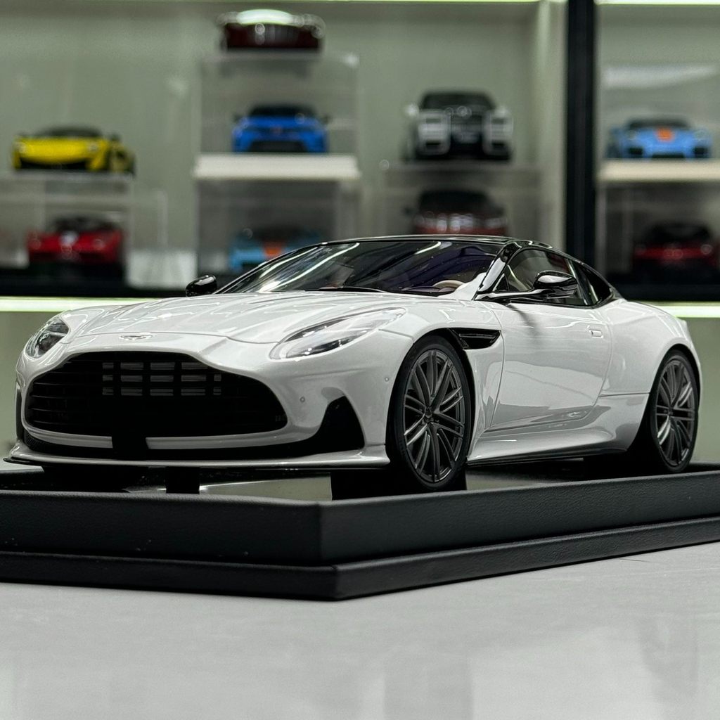 [สต๊อกพร้อม] MH 1/18 Aston Martin Aston Martin DB12 COUPE Limited Edition Car Model Gift Brand New R