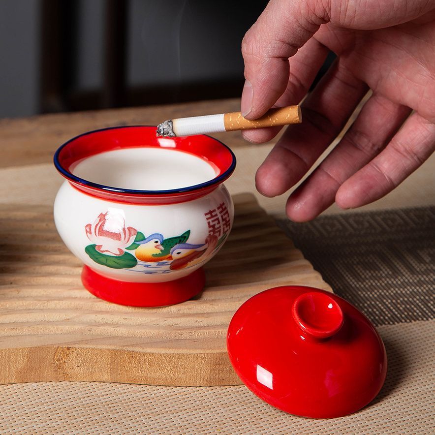 High-value Spittoon ที่เขี่ยบุหรี่เซรามิคพร้อมฝาปิด Anti-flying ตกแต่งในครัวเรือนเครื่องประดับ Creative Retro Ashtray หายากแปลก 3.4