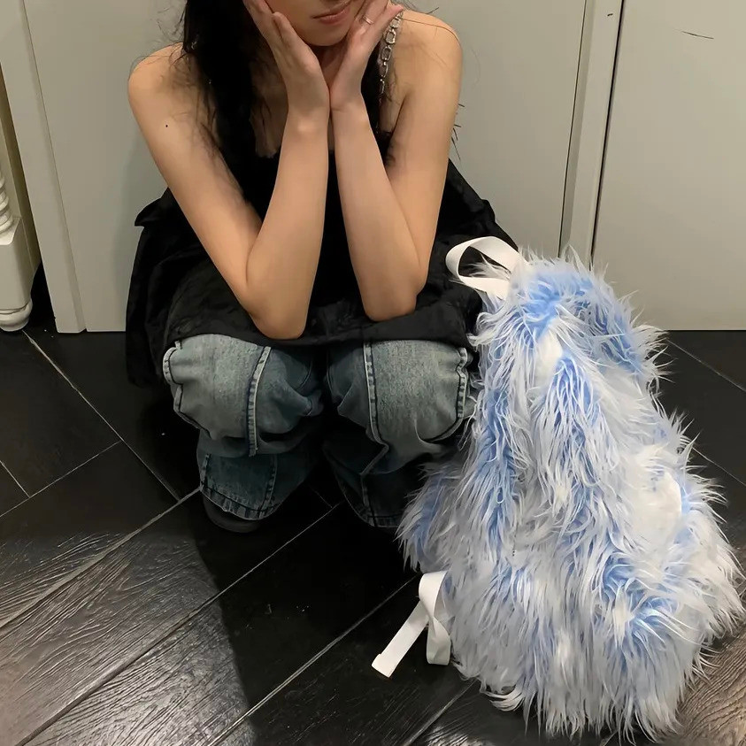 มีเอกลักษณ์สุดๆ!Fx Niche Bag EmotionKey Original Snow Monster สองสีสีคมชัดน้ําแข็งสีฟ้า Furry Niche 