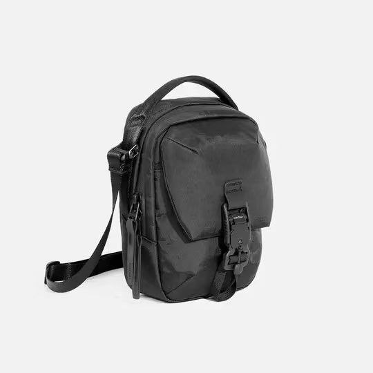 Aer Street Sling XPac - กระเป๋าสะพายแฟชั่น Tech พกพาง่าย
