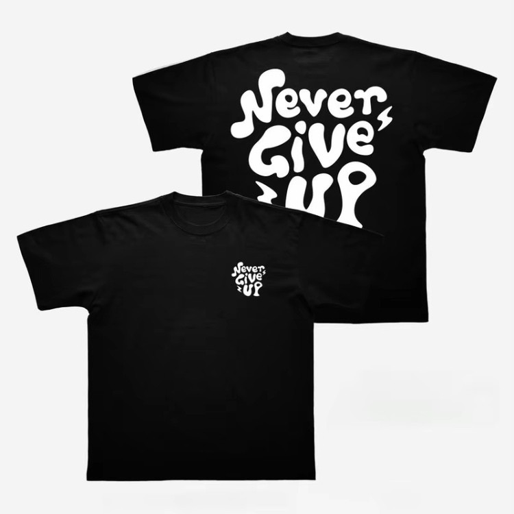 🚚BKK จัดส่งตลอด 24 เลือดอีด Oversize เลือดอีดสีดำวายดีช้ำน้ำเงินเอาไว้ ก็ว่า Never Give Up ตีโบนแบนสกรีน ผ้าคอดดอน