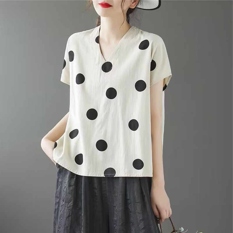 87.5 กก. สวมใส่ได้ขนาดบวกเสื้อยืดลายจุดคอวีแขนสั้นแฟชั่นเสื้อหลวม