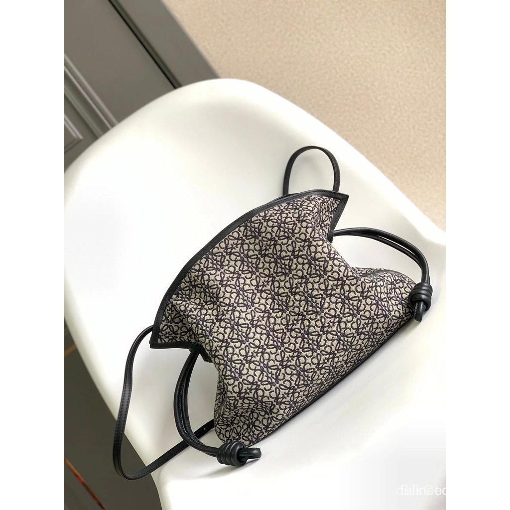 LOEWE Luojia Bags Lo*weAnagram ผ้า Jacquard และหนังวัว Flamenco Clutch Published in 1770s Flamenco ก