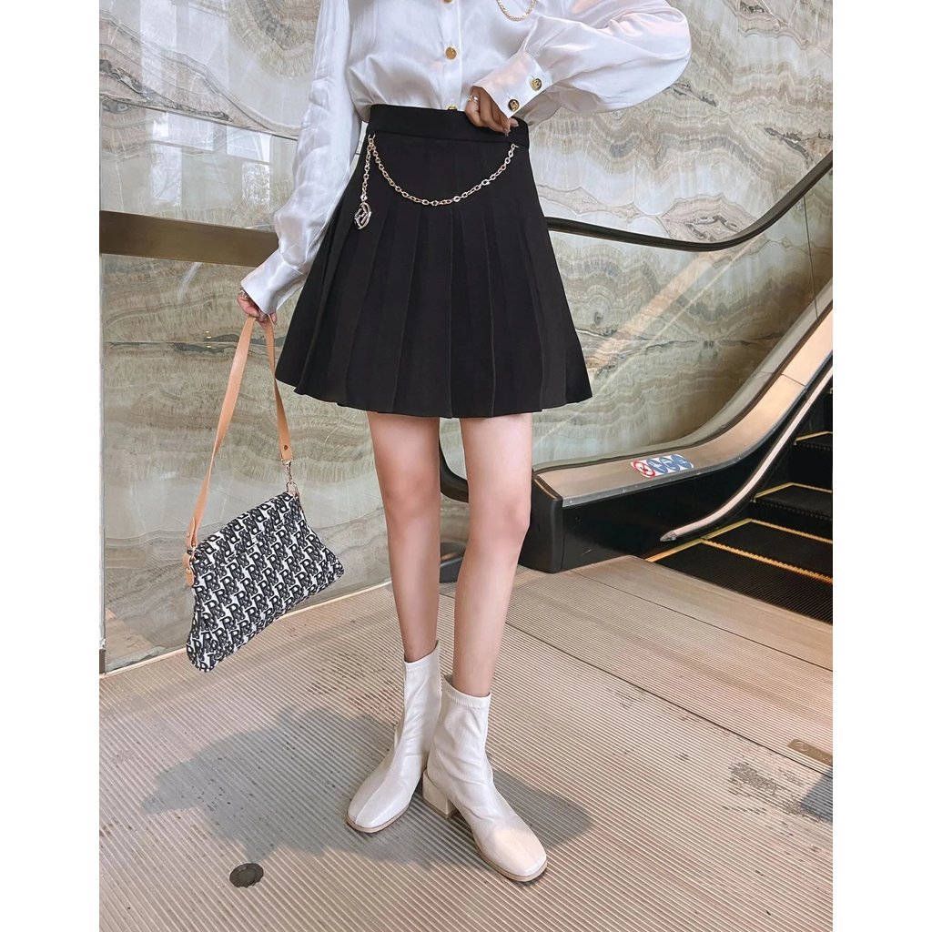 เสื้อสายเดี่ยวโลหะ Fendi ทรงกระโปรงสั้นใหม่ พร้อมซิปรูปโซ่