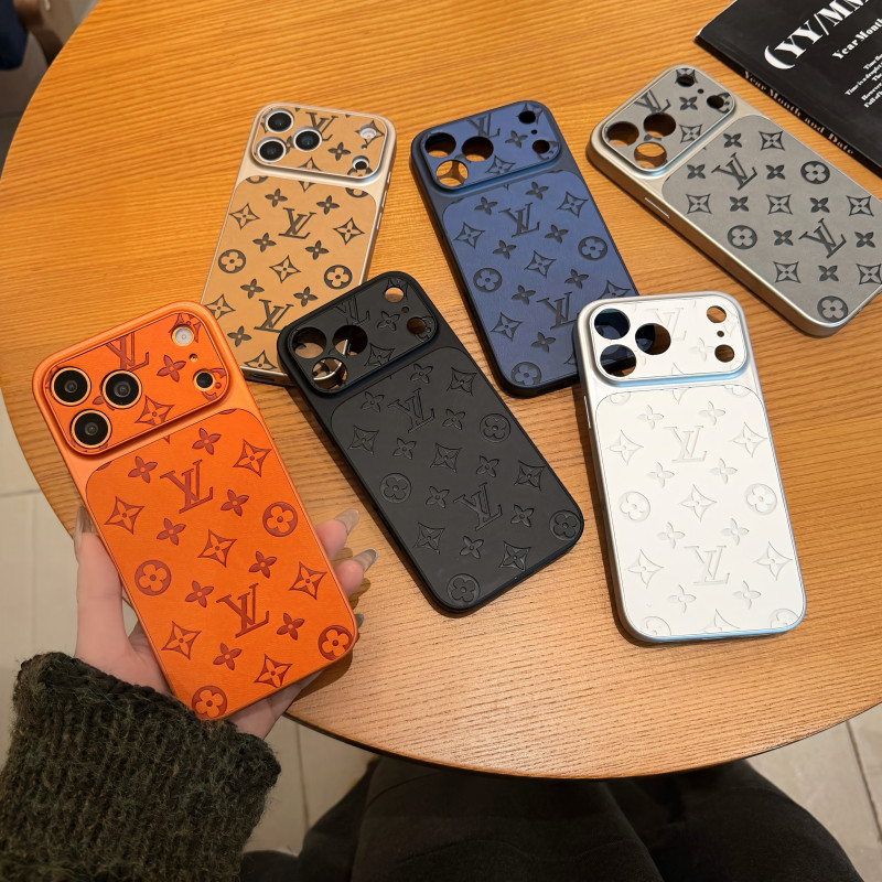 ป้ายแบรนด์หรู เคสไอโฟน 17 pro max 16 pro max 15 pro max 14 pro max 13 pro max เคสไอโฟน 13 16 15 17 14 เคส iphone 16 pro 17 pro 15 pro 13 pro 14 pro เคสโทรศัพท์ กันกระแทก หนังนูน