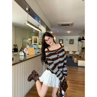 Glassy Sky😜พร้อมส่ง เสื้อแขนยาวเปิดไหล่ สีน้ำตาลลายทางน่ารักสไตล์เกาหลี เสื้อแขนยาวผู้หญิง สไตล์เกาหลี (FY5088)