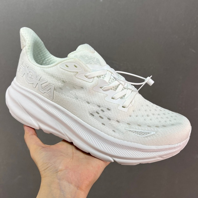 รองเท้าวิ่ง Hoka Clifton 9 และ Hoka Bondi 8 สำหรับผู้หญิง