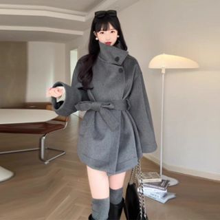 เสื้อสไตล์เฮปเบิร์นสีเทา ทรงกระโปรงแคบเอวสูง ทำจากเสื้อขนสัต…