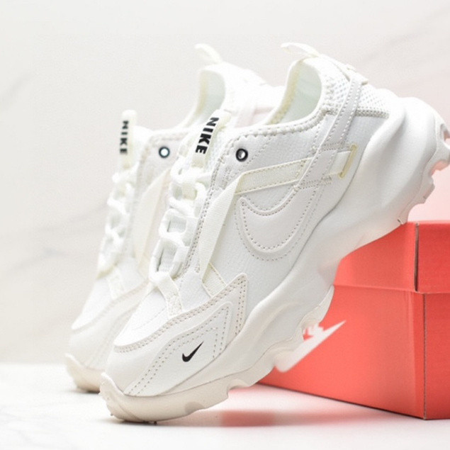 TC 7900 รองเท้าลําลองสปอร์ตต่ํา สีขาว