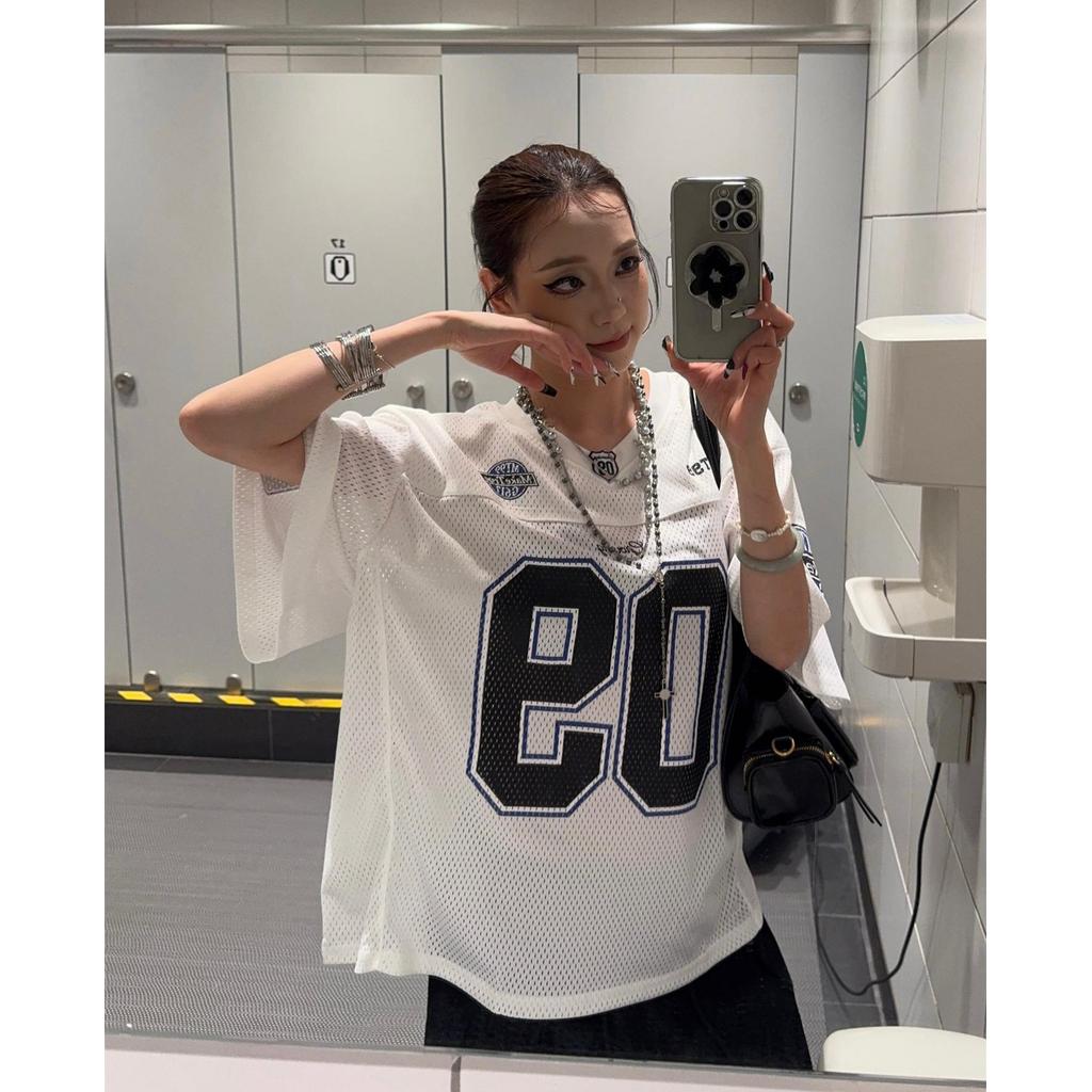 SUIKONE เสื้อยืดผู้ชายแขนสั้นสไตล์วินเทจ อเมริกา ทำจากผ้าตาข่ายระบายอากาศได้ดี — صورة 6