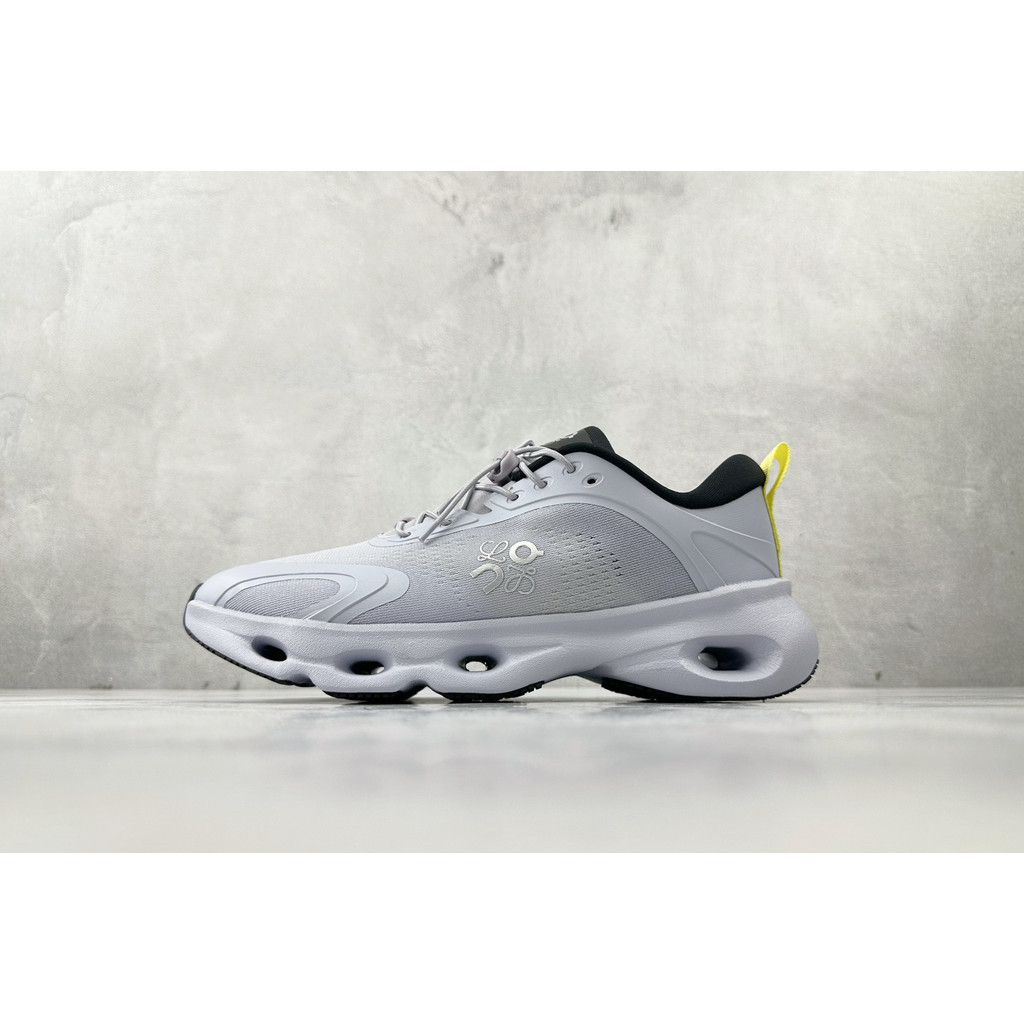 รองเท้าวิ่ง LOEWE x Cloudsolo นุ่มและทนทาน