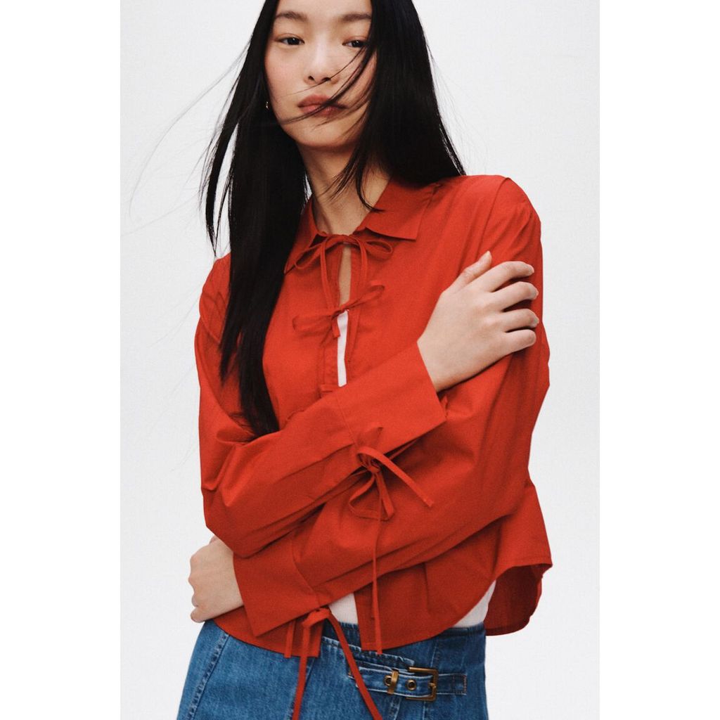 H&M(เอชแอนด์เอ็ม) เสื้อเชิ้ตป็อปลินผูกด้านหน้า Women Tie-front poplin shirt 1327619_1