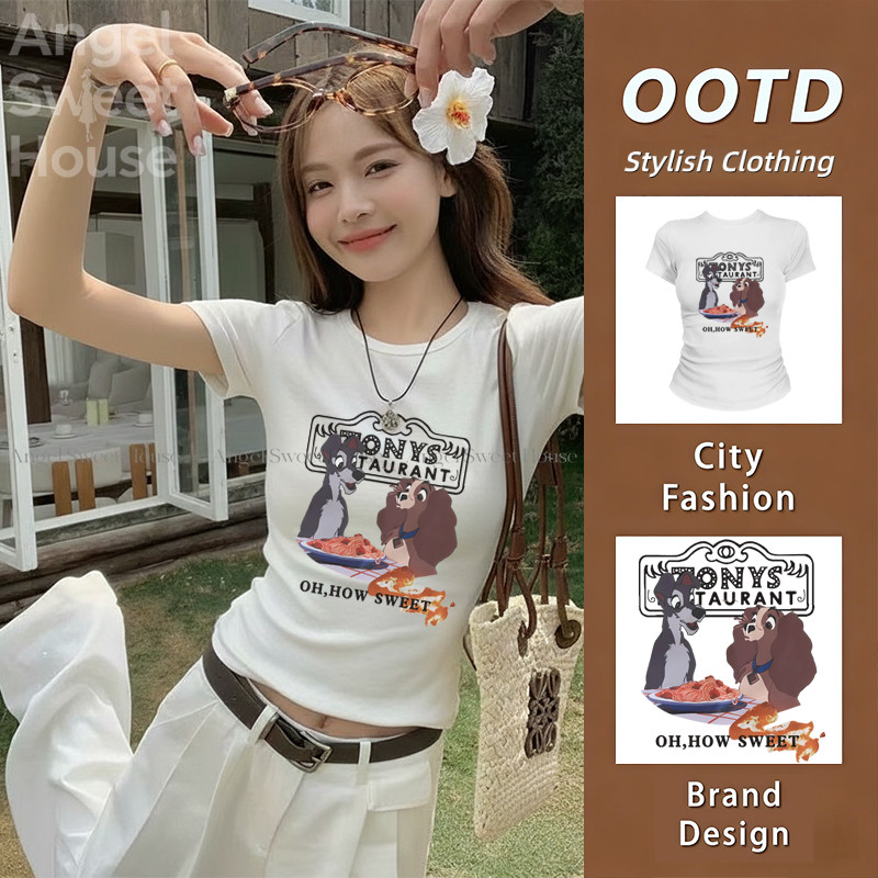 COD สไตล์อเมริกันฮอตผอมเพรียวแสดงไหล่บวกแขนสั้นเสื้อยืด 2025 ฤดูร้อนใหม่สั้นปิดเอวออกแบบความรู้สึกด้านบน