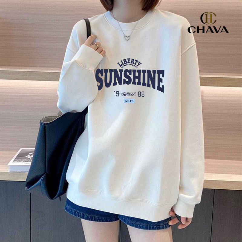 เสื้อสเวตเตอร์แขนยาวคอกลมสีขาวสำหรับผู้หญิง ดีไซน์เรียบง่ายแต่ทันสมัย ​​สไตล์ใหม่สำหรับปี 2026