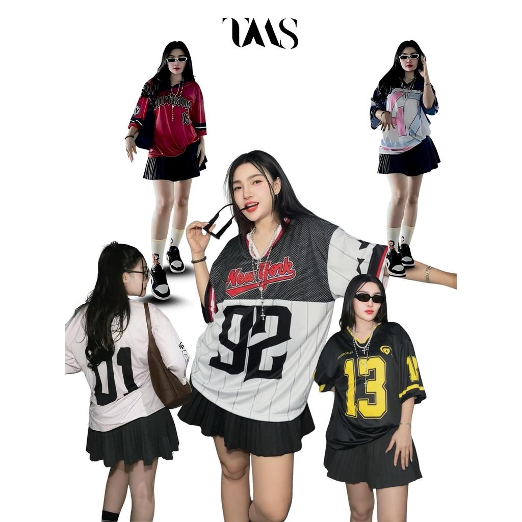 เสื้อยืด ผ้ากีฬา คอวี สตรีท Oversize Y2K สไตล์เบสบอล แฟชั่น เท่ๆ ใส่ได้ทั้งผู้ชายผู้หญิง มี อก46 และ อก52 พร้อมส่ง TMS