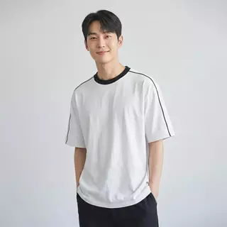 B&R ฤดูร้อนสินค้าใหม่ เสื้อยืดคอกลม T-shirts สีต่อ ความรู้สึกของการออกแบบ เย็นระบายอากาศ นุ่มสบาย