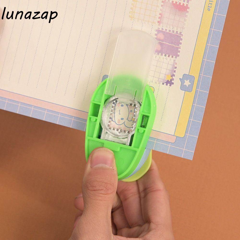 LUNAZAP Stamp Border Punch, Stamp Shape Hole Puncherลายนูน|เครื่องเขียนตัดหัตถกรรมตัดกระดาษประหยัดแร