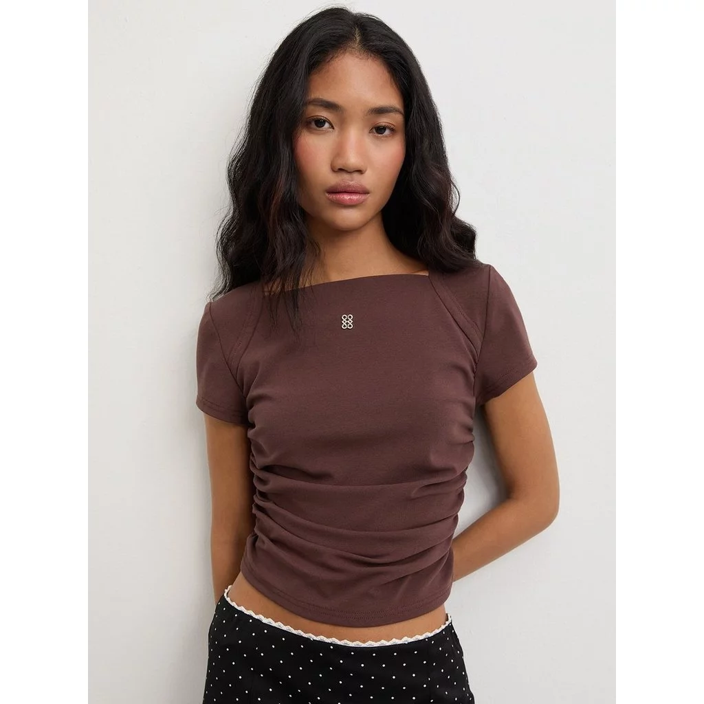 [Pomelo] เสื้อยืดคอเหลี่ยม / Square Neck Tee