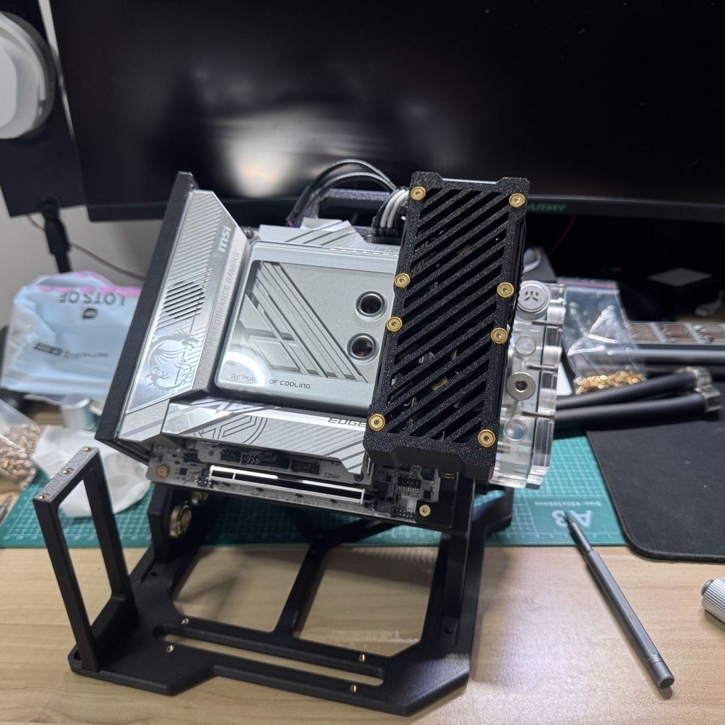 เคสคอม คอม พร้อมชั้นวางเปิดขนาดเล็ก ITX แบบระบายความร้อนด้วยน้ํา