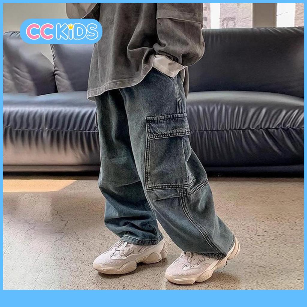 กางเกงยีนส์คลาสสิกสำหรับเด็กชายและเด็กหญิง สไตล์ยอดนิยมและทันสมัย ​​เนื้อผ้านุ่มสบาย ทรงหลวม กางเกงยีนส์เด็ก สไตล์สตรีทสุดเท่