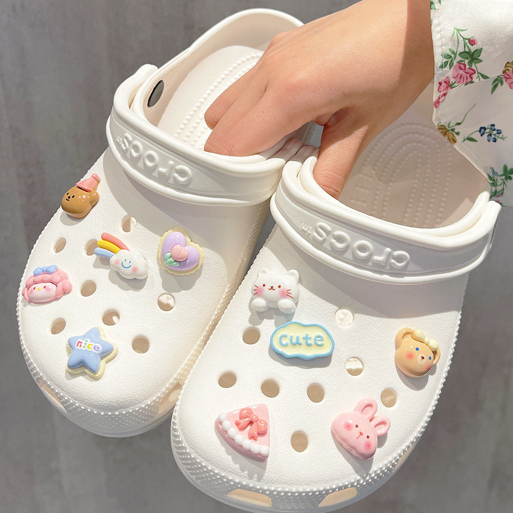 jibbitz crocs ของแทั jibbitz crocs crybaby Crocs Accessories Zhibixing รองเท้ารูเด็ก