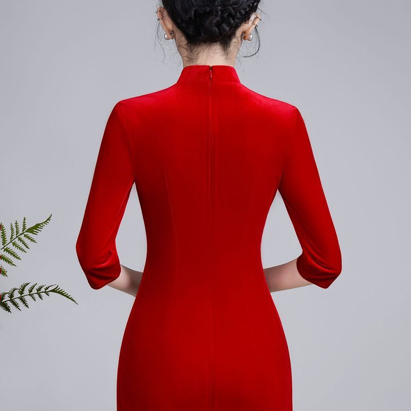 ชุดฉางซามปี 2026 สไตล์คุณภาพพรีเมียม เหมาะสำหรับแม่เจ้าสาวในงานพิธีแต่งงาน โทนสีแดงแบบฟินิกซ์ ประดับลายกำมะหยี่ - รูปที่ 7