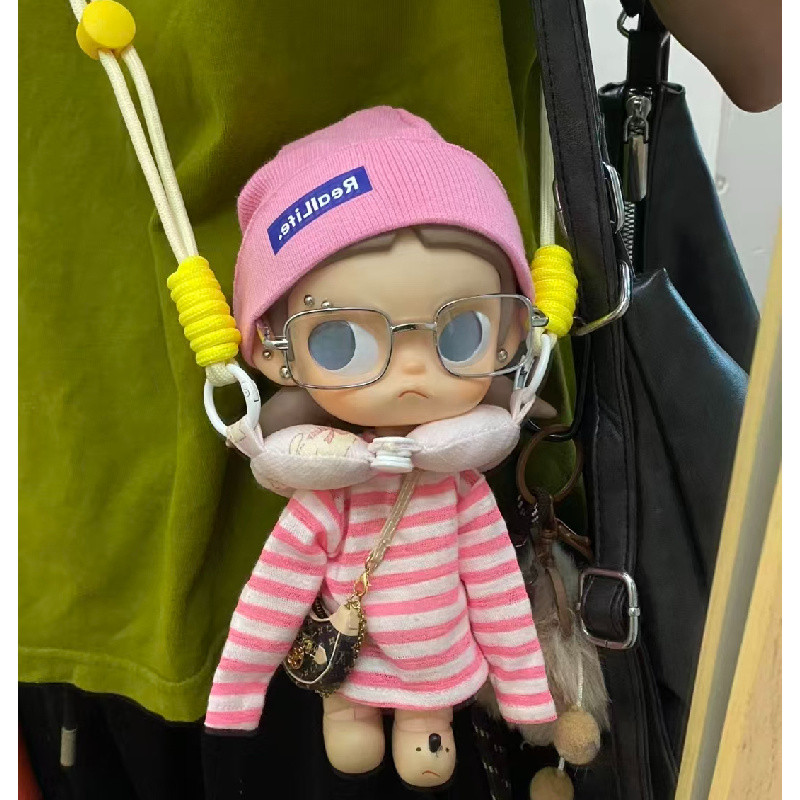 เหมาะสําหรับ Zsiga Gazi Sister/Molly/Dimoo/ตุ๊กตาผ้าฝ้าย 10 ซม. Outing u-Shaped หมอน Lanyard Anti-Lost หัวเข็มขัดจี้อุปกรณ์เสริม Storage Dress Up