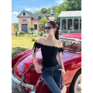 VaVa【ในสต็อก】เสื้อยืดแขนสั้นผ้าลูกไม้เปิดไหล่สำหรับผู้หญิง สไตล์ฤดูร้อน ทรงเข้ารูปช่วงเอว เปิดไหล่ เซ็กซี่