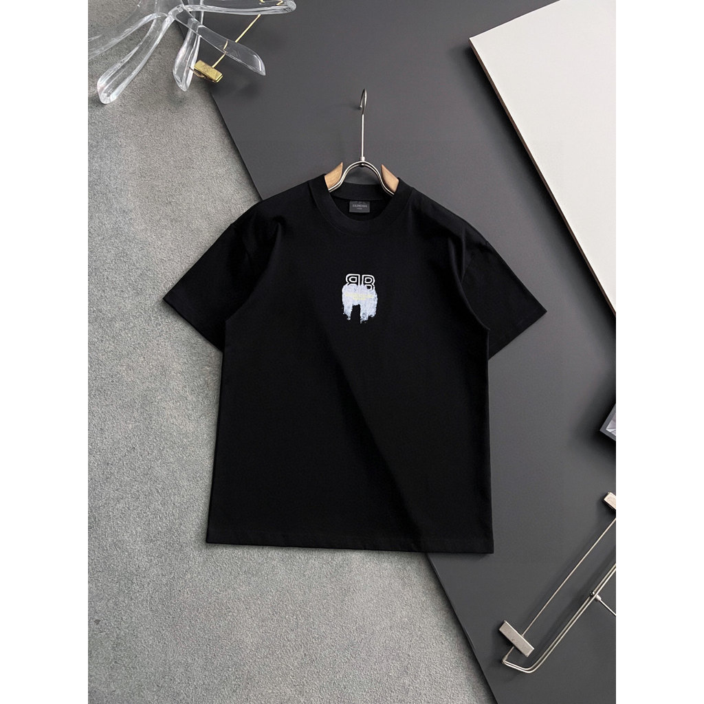 BALENCIAGA/BALENCIAGA คลาสสิกรอบคอแขนสั้นเสื้อยืดผู้ชายผู้หญิงกีฬาสบาย Breathable 2025 ฤดูใบไม้ร่วงเ