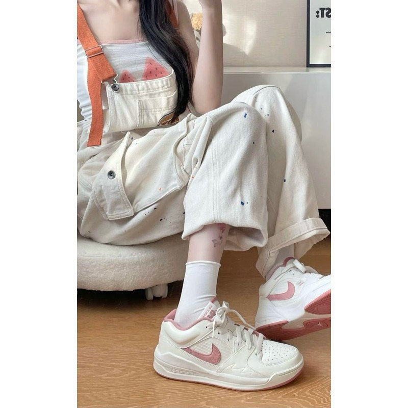 รองเท้า Air Jordan Stadium 90 สำหรับผู้หญิง สีขาวและสีชมพู