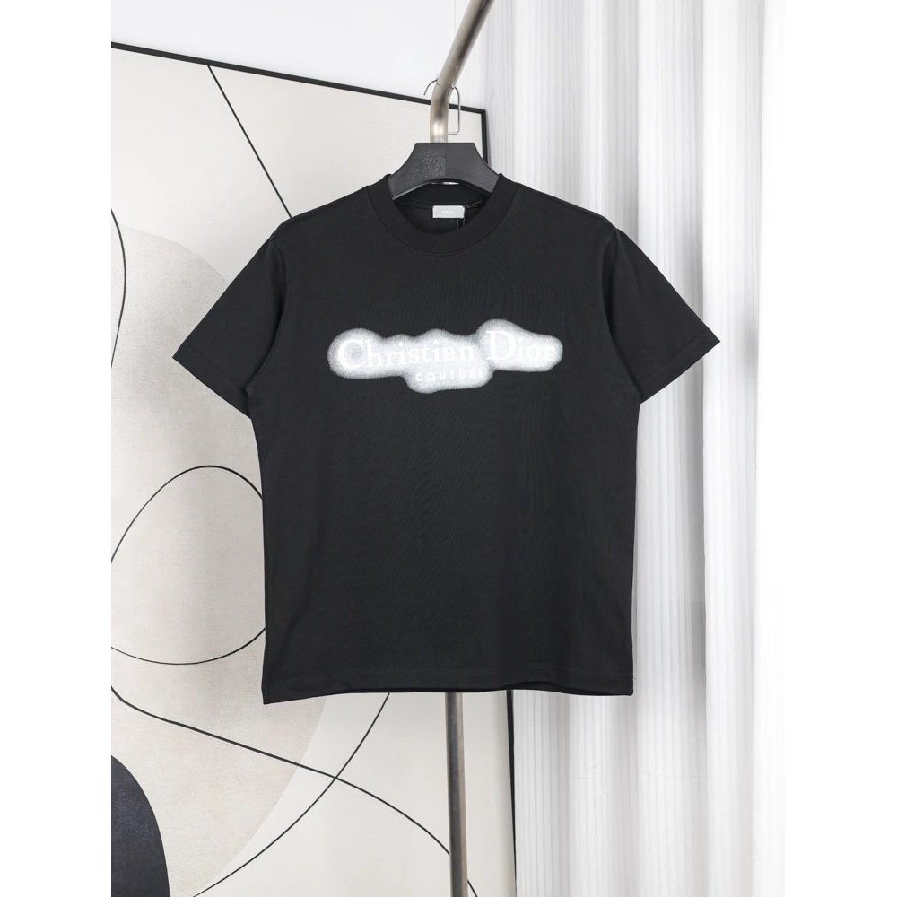 เสื้อเชิ้ตแขนสั้น DIOR สีดำ พร้อมโลโก้พิมพ์รอบคอม้าน้ำหนักคุณภาพระดับไฮเอนด์