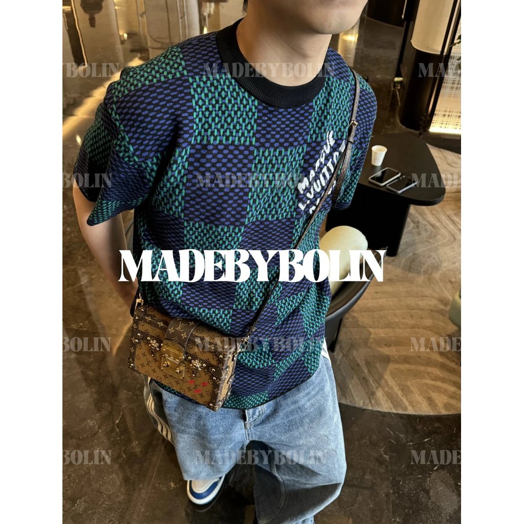 เสื้อยืดถักแขนสั้น สไตล์ V checkerboard สีเขียว จาก Pharrell Fei Dong Designers สำหรับฤดูใบไม้ผลิ โด